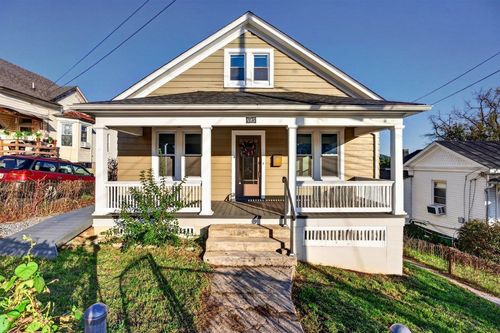 415 Marquis St, STAUNTON, VA, 24401 | Card Image