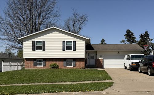 2722 29th Street Sw, Cedar Rapids, IA, 52404 | Card Image