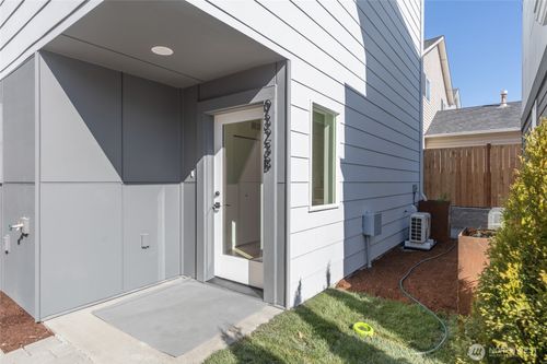b-9323 Marcus Ave S, Seattle, WA, 98118-5433 | Card Image