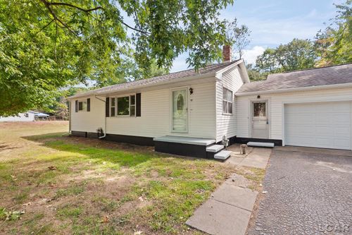 41 Bailey Dr, Adrian, MI, 49221-8636 | Card Image