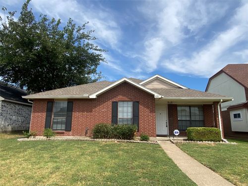 421 Sims Dr, Cedar Hill, TX, 75104-7706 | Card Image