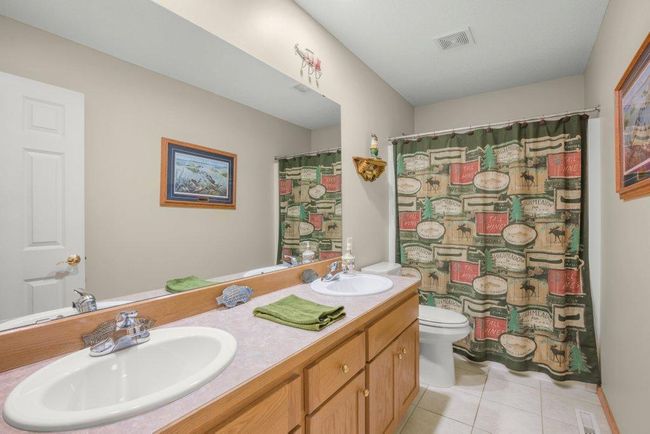 Upstairs Bathroom | Image 21