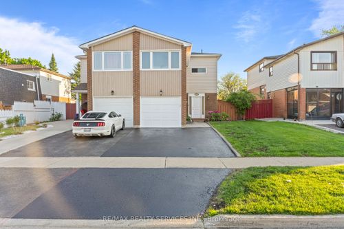 28 Kingswood Drive, Brampton, ON, L6V2T6 | Card Image
