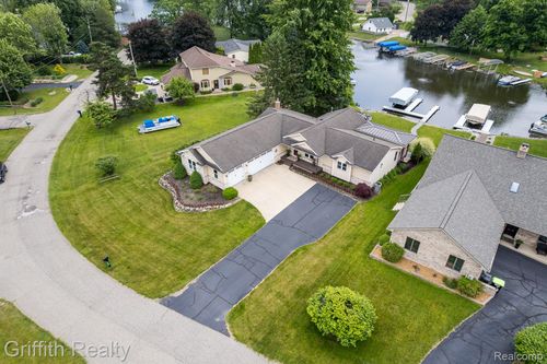 1158 Camelot Dr, Pinckney, MI, 48169-9034 | Card Image