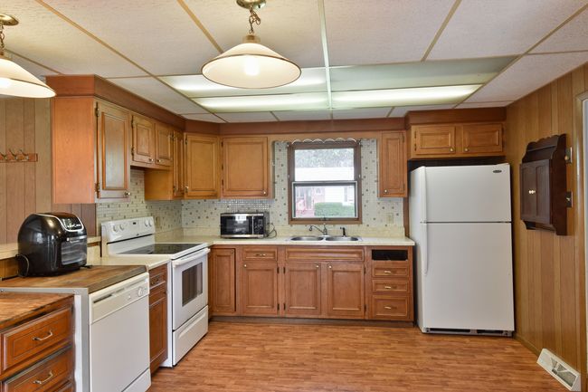 300 S Bentley St, House other with 3 bedrooms, 1 bathrooms and 1 parking in Pontiac IL | Image 4