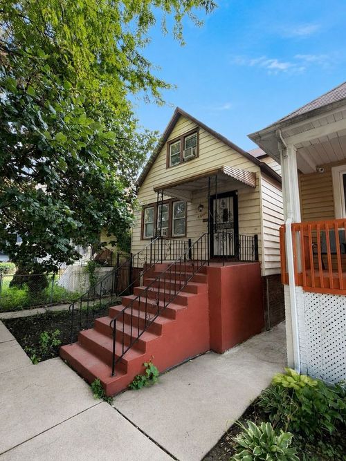 8322 S Burnham Ave, Chicago, IL, 60617-2046 | Card Image