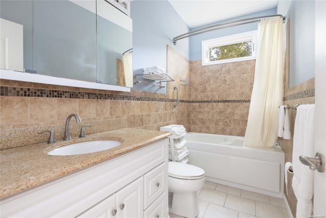 B - 103 Sterling St, Home with 2 bedrooms, 2 bathrooms and 1 parking in Greenport NY | Image 12