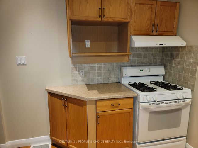 27 South Dr, House other with 3 bedrooms, 2 bathrooms and 5 parking in Dundas ON | Image 21