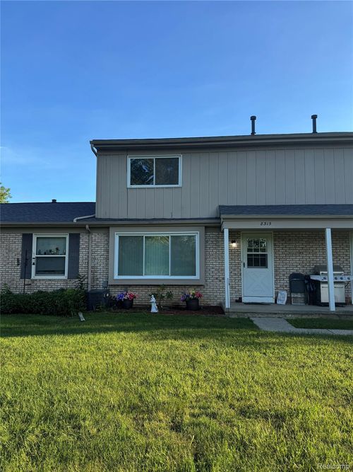 8315 Camelot Ct, Mount Morris, MI, 48458-8827 | Card Image