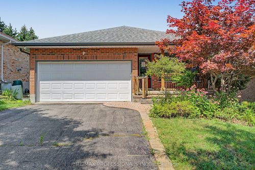 576 Thorndale Dr, Waterloo, ON, N2T2P9 | Card Image