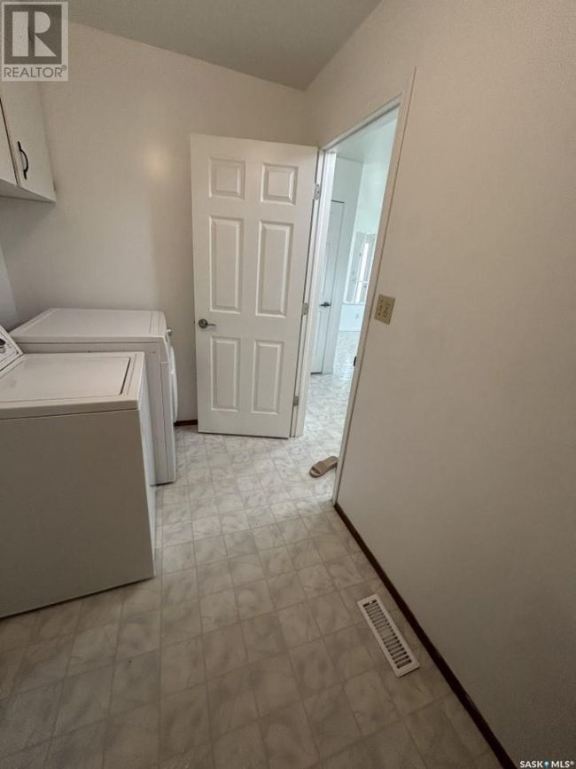 142 3rd St W, House other with 5 bedrooms, 2 bathrooms and null parking in Coronach SK | Image 8