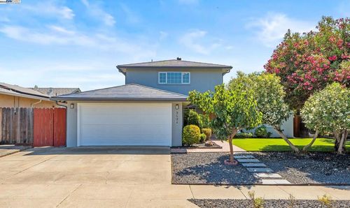 7574 Birkdale Dr, Newark, CA, 94560-1512 | Card Image