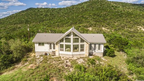 992 Bunk Road, Utopia, TX, 78884 | Card Image