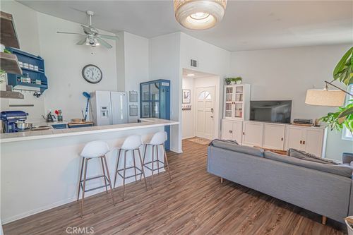 h-2402 Pleasant Way, Thousand Oaks, CA, 91362-3269 | Card Image