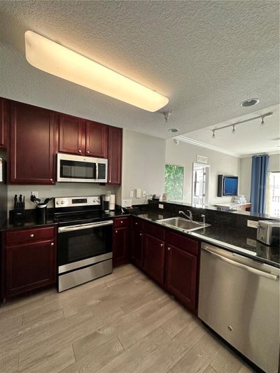 14052 Grove Resort Avenue, Condo with 2 bedrooms, 2 bathrooms and null parking in Winter Garden FL | Image 3