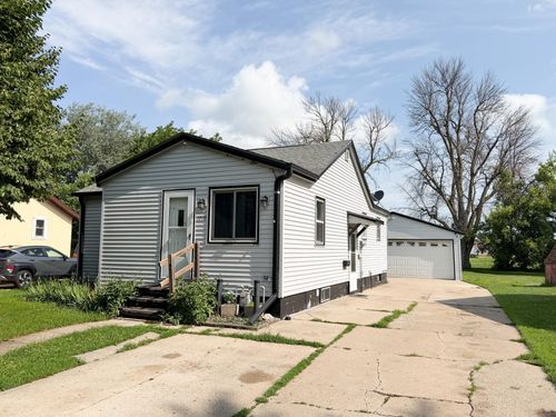 1719 Dover Street, Worthington, MN, 56187 | Card Image