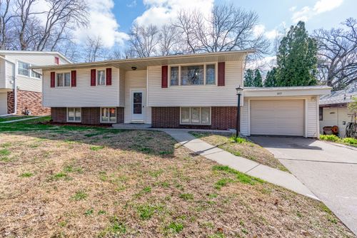 817 16th St, Bettendorf, IA, 52722-6005 | Card Image