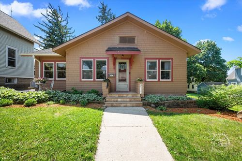 211 Walnut Ave, St. Charles, IL, 60174-2153 | Card Image