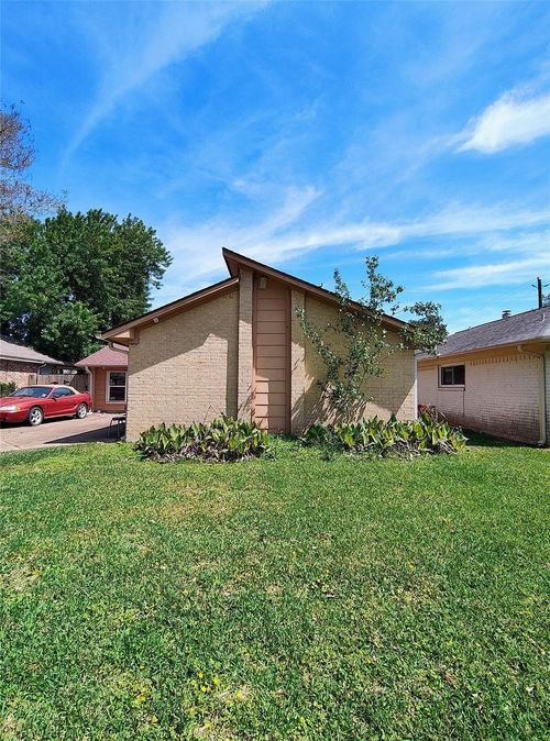 4827 Caroline St, Seabrook, TX, 77586-2007 | Card Image