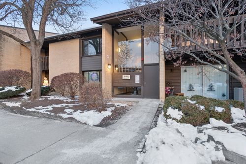 apt-202-6185 Pinewood Ct, Willowbrook, IL, 60527-1944 | Card Image