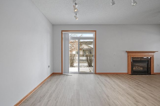 1118 Crystal Pl W, Townhouse with 2 bedrooms, 2 bathrooms and null parking in Chaska MN | Image 8