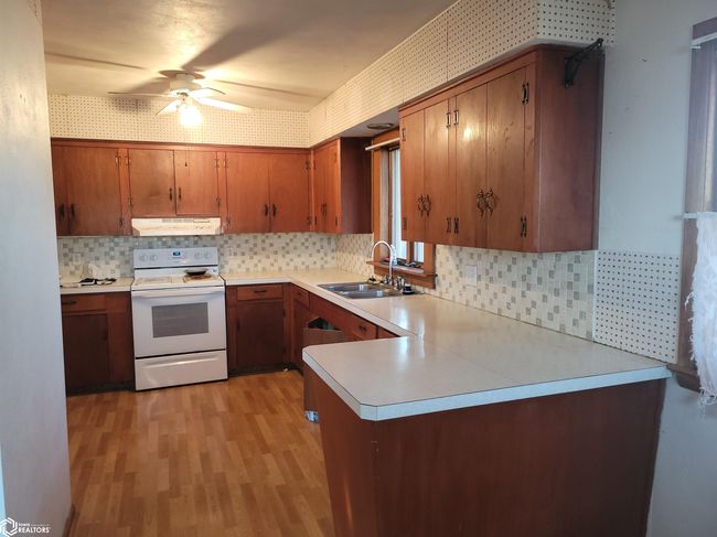 821 Ne 2 Nd St, Home with 3 bedrooms, 2 bathrooms and 1 parking in Eagle Grove IA | Image 6