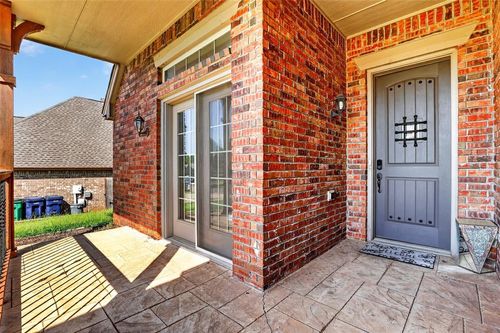 19504 Chestermere Cir, Edmond, OK, 73012-9761 | Card Image