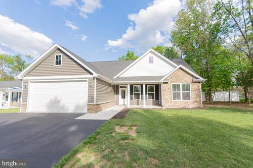 1083 Nadenbousch Ln, Martinsburg, WV, 25405-6979 | Card Image