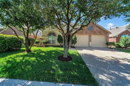 2684 Waterway Dr, Grand Prairie, TX, 75054-7236 | Card Image