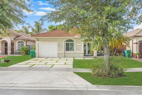 8041 Nw 200th Ter, Hialeah, FL, 33015-6616 | Card Image