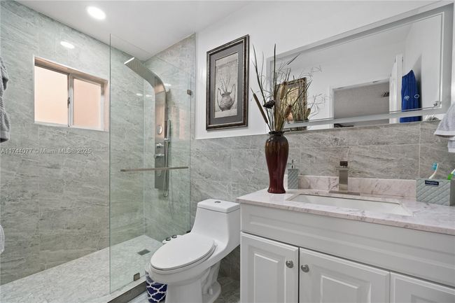 APT-203 - 3011 W 76 Th St, Condo with 3 bedrooms, 2 bathrooms and null parking in Hialeah FL | Image 6