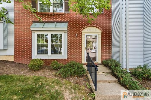 18 Colleen Ct, Kendall Park, NJ, 08824-1520 | Card Image