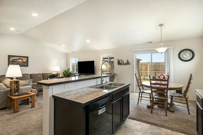 10. Kitchen & Dining Area | Image 10