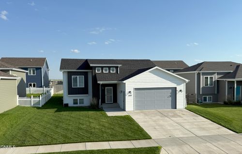 2009 Granite Rd, Watford City, ND, 58854-9596 | Card Image