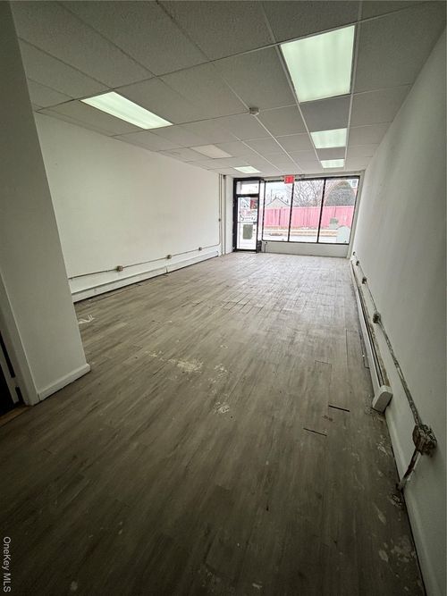 91-83 Ocean Ave, Valley Stream, NY, 11580-2914 | Card Image