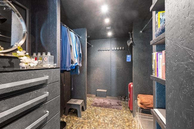 4917 E Cliff Rd, House other with 3 bedrooms, 5 bathrooms and 2 parking in Port Clinton OH | Image 47