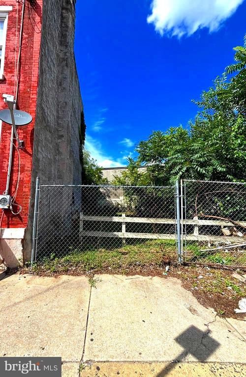 627 W Cumberland St, PHILADELPHIA, PA, 19133-2205 | Card Image