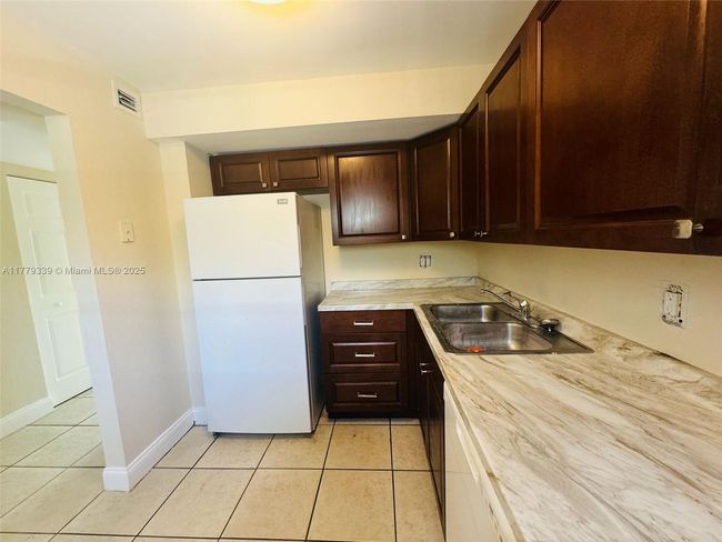 APT-315 - 4215 University Dr, Condo with 2 bedrooms, 2 bathrooms and null parking in Sunrise FL | Image 21