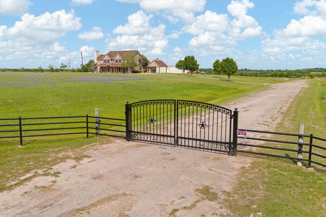 Gated front entrance with remote entrance | Image 5