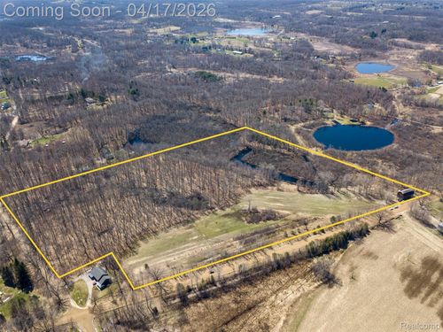 825 W Rose Center Rd, Holly, MI, 48442-8679 | Card Image