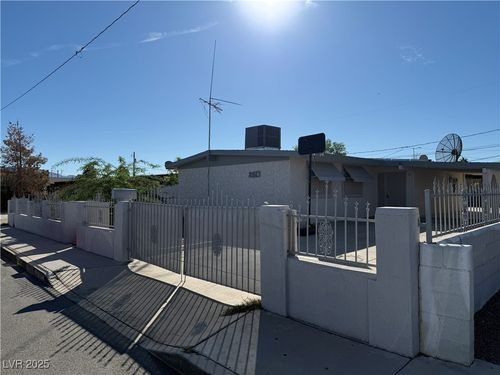 2613 Hickey Ave, North Las Vegas, NV, 89030-7398 | Card Image