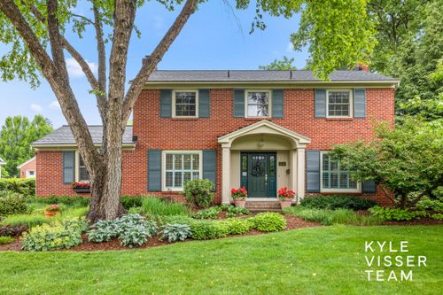 2547 Maplewood Dr Se, East Grand Rapids, MI, 49506-4756 | Card Image