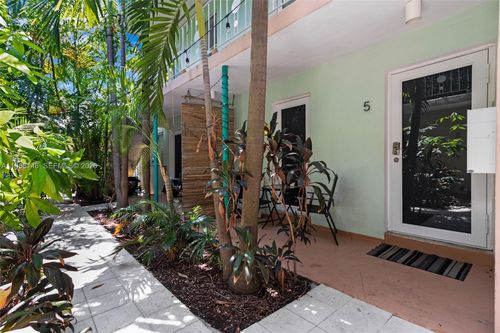 51117-1117 Meridian Ave, Miami Beach, FL, 33139-4544 | Card Image