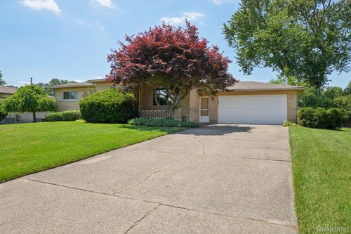 54829 Starlite Dr, Shelby Township, MI, 48316-1556 | Card Image