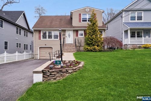 16 Lee Rd, Livingston, NJ, 07039-4117 | Card Image