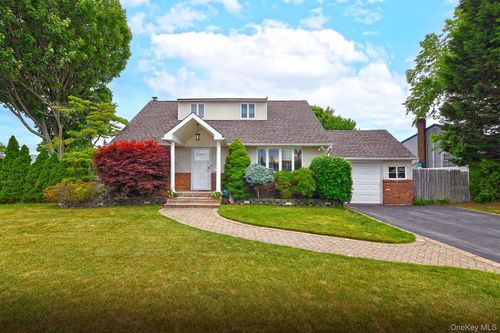 1238 Garden Pl, Wantagh, NY, 11793-2757 | Card Image