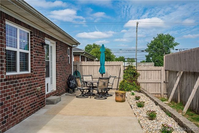 1721 Spring Gate Cir, Condo with 3 bedrooms, 2 bathrooms and null parking in Jeffersonville IN | Image 22