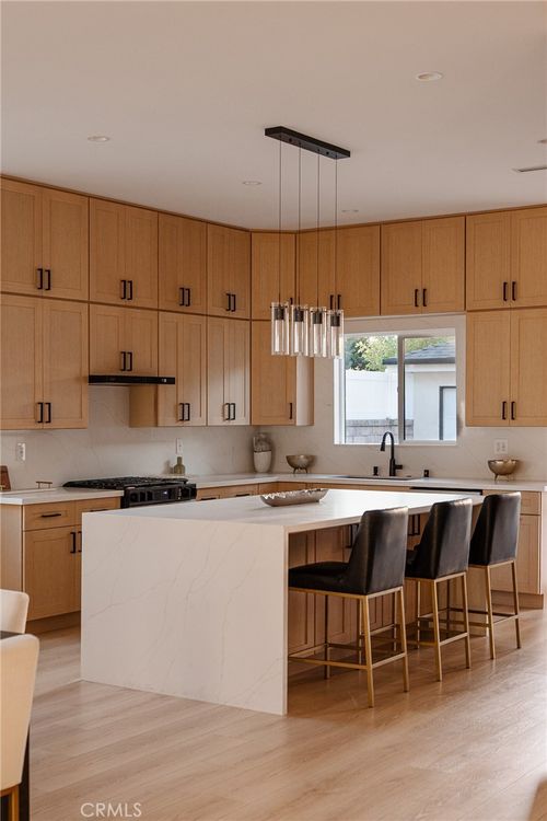 5817 Cantaloupe Ave, Valley Glen, CA, 91401-4311 | Card Image