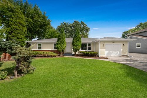 1839 N Fernandez Ave, Arlington Heights, IL, 60004-3713 | Card Image