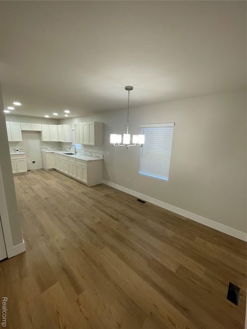 4654 Dickerson St, Detroit, MI, 48215-2002 | Card Image